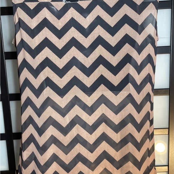 Women’s Black and Tan Zigzag Retro Sheer Top | medium - Picture 4 of 6